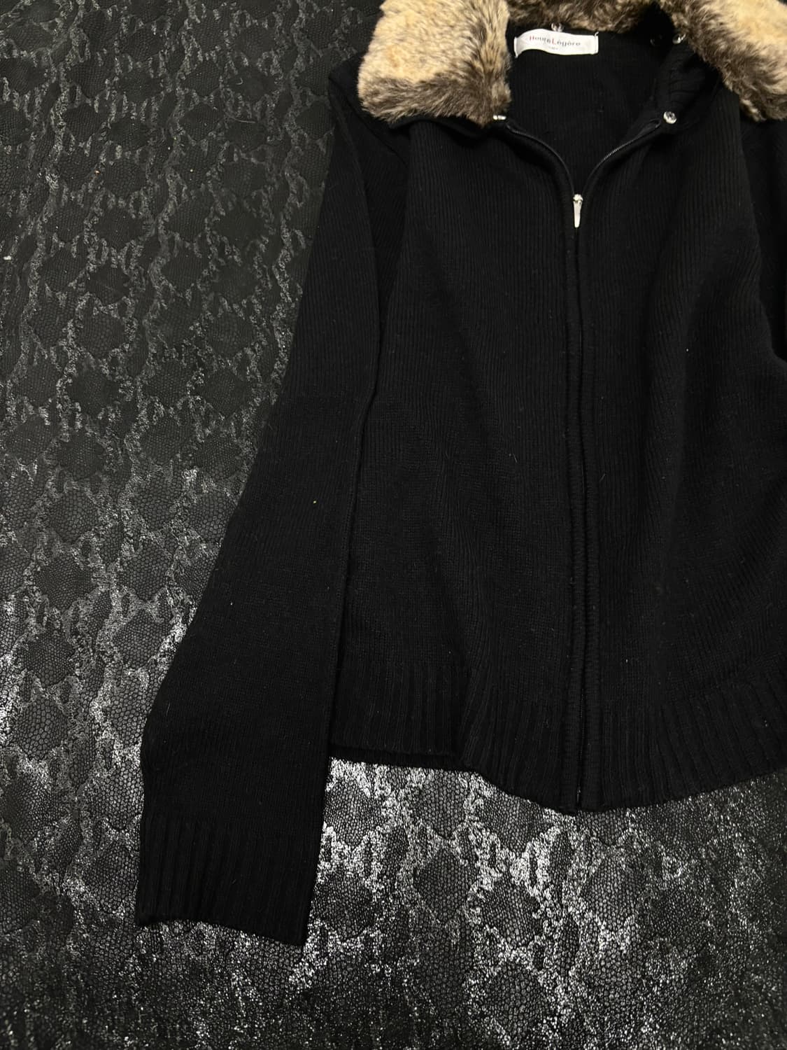 “Vintage” Fur Detail Black Slim Fit Knit 상품이미지7