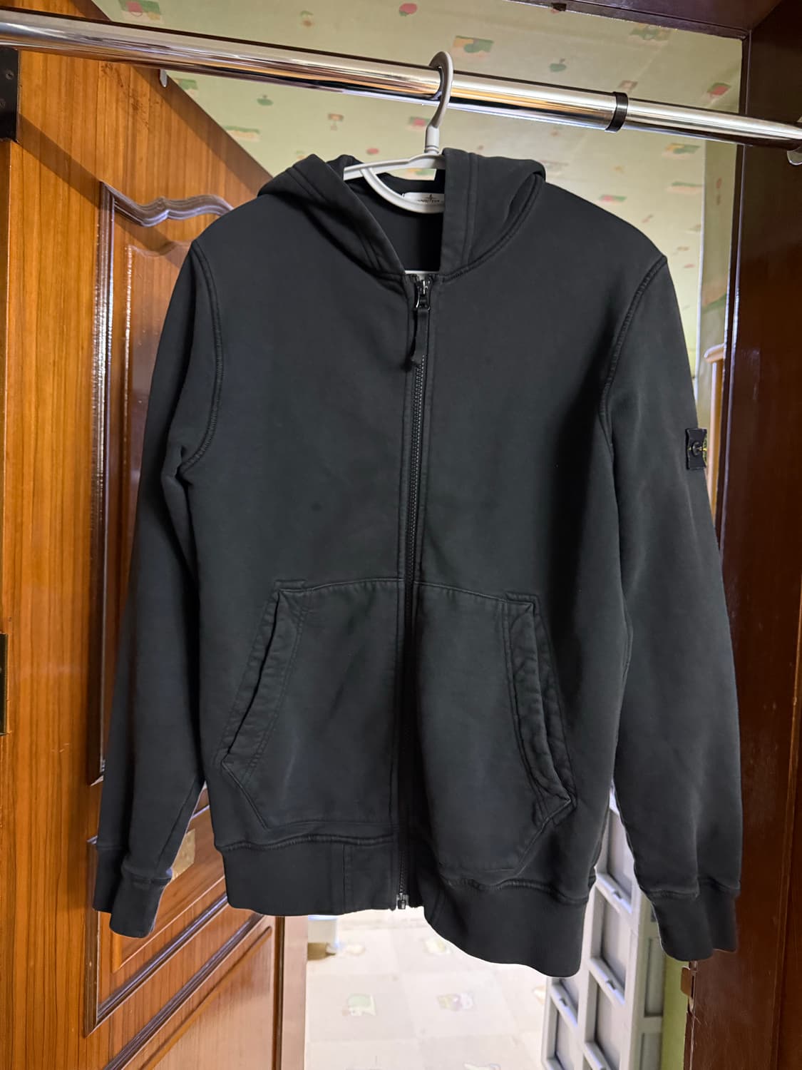 안냐세요 스톤아일랜드 후드집업 95사이즈 판매합니다!(실착100)(정품) 상품이미지1