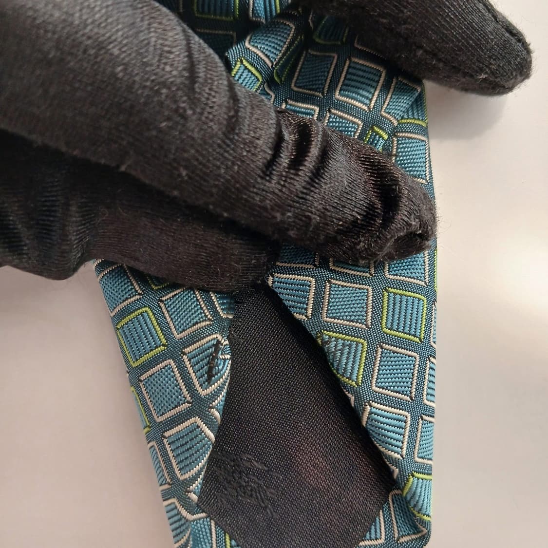 버버리 블랙라벨 실크 지오메트릭 넥타이 8.8cm B등급 A18243
 상품이미지9
