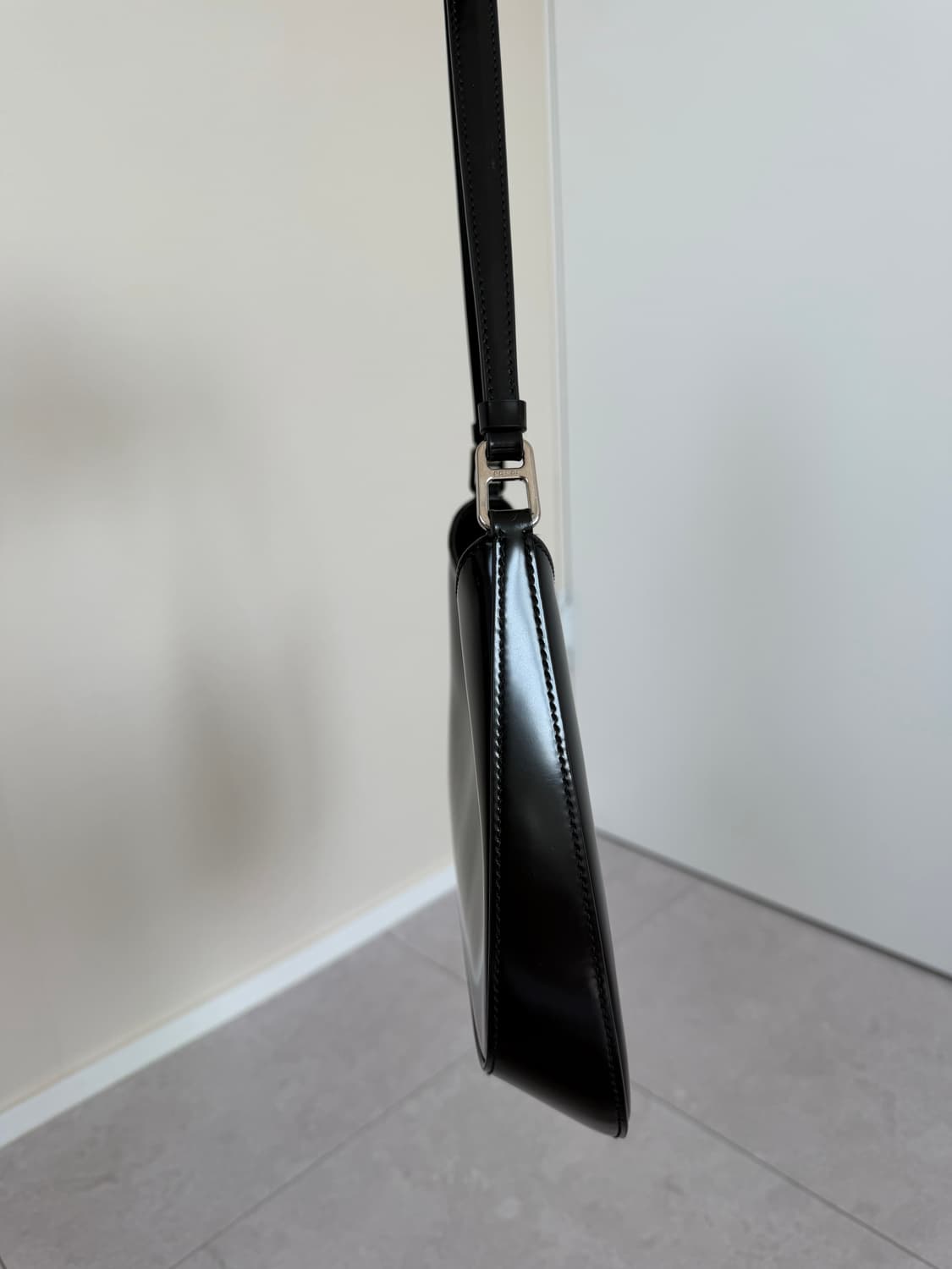 프라다 클레오 브러쉬드 숄더백 상품이미지2