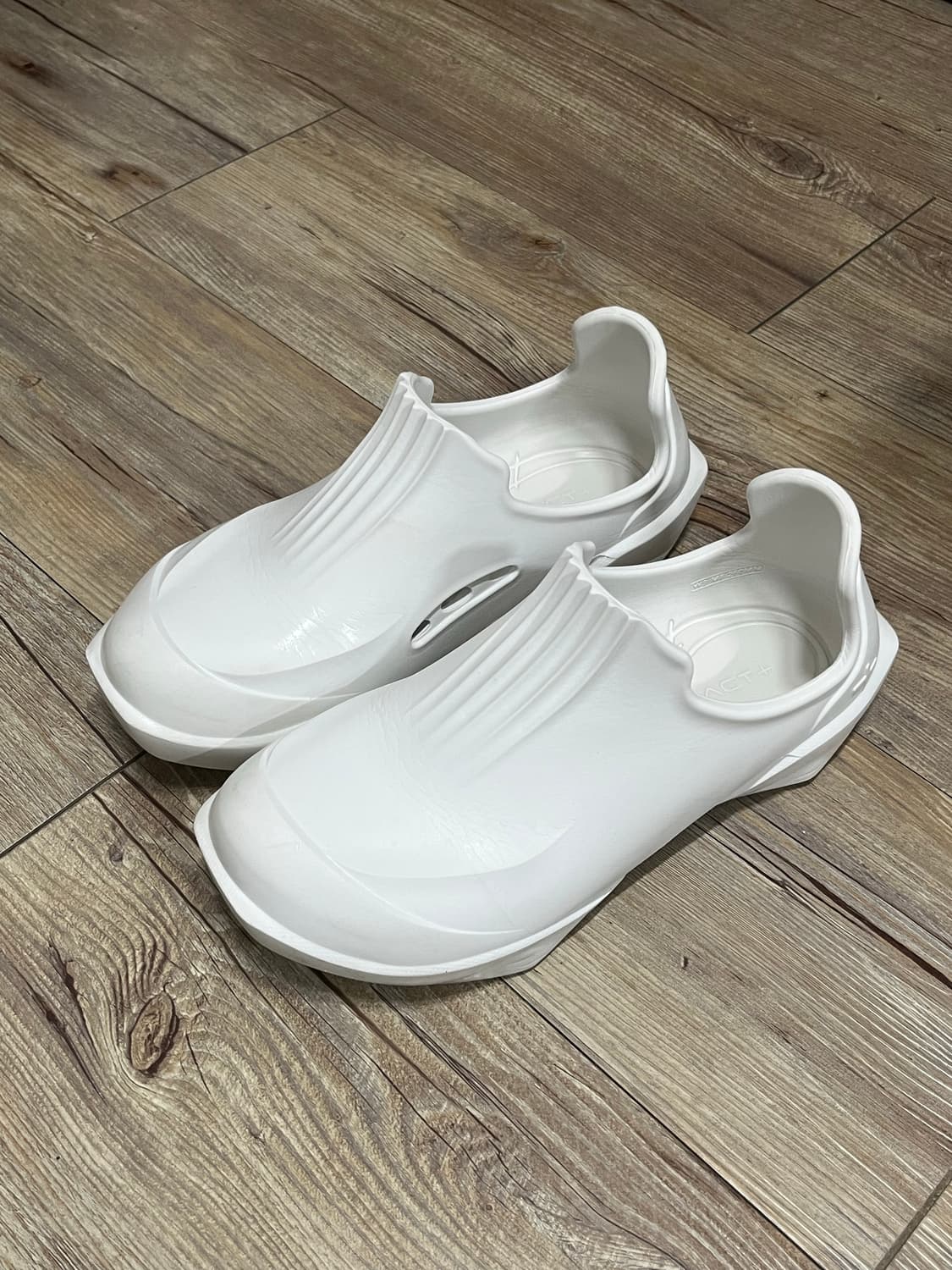 액트플러스 얼라인 슬립온 v2 글로시화이트 270 상품이미지2