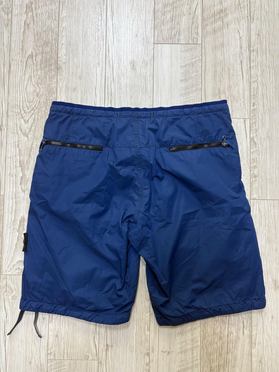 스톤아일랜드 나일론 메탈 팬츠 블루 상품이미지2