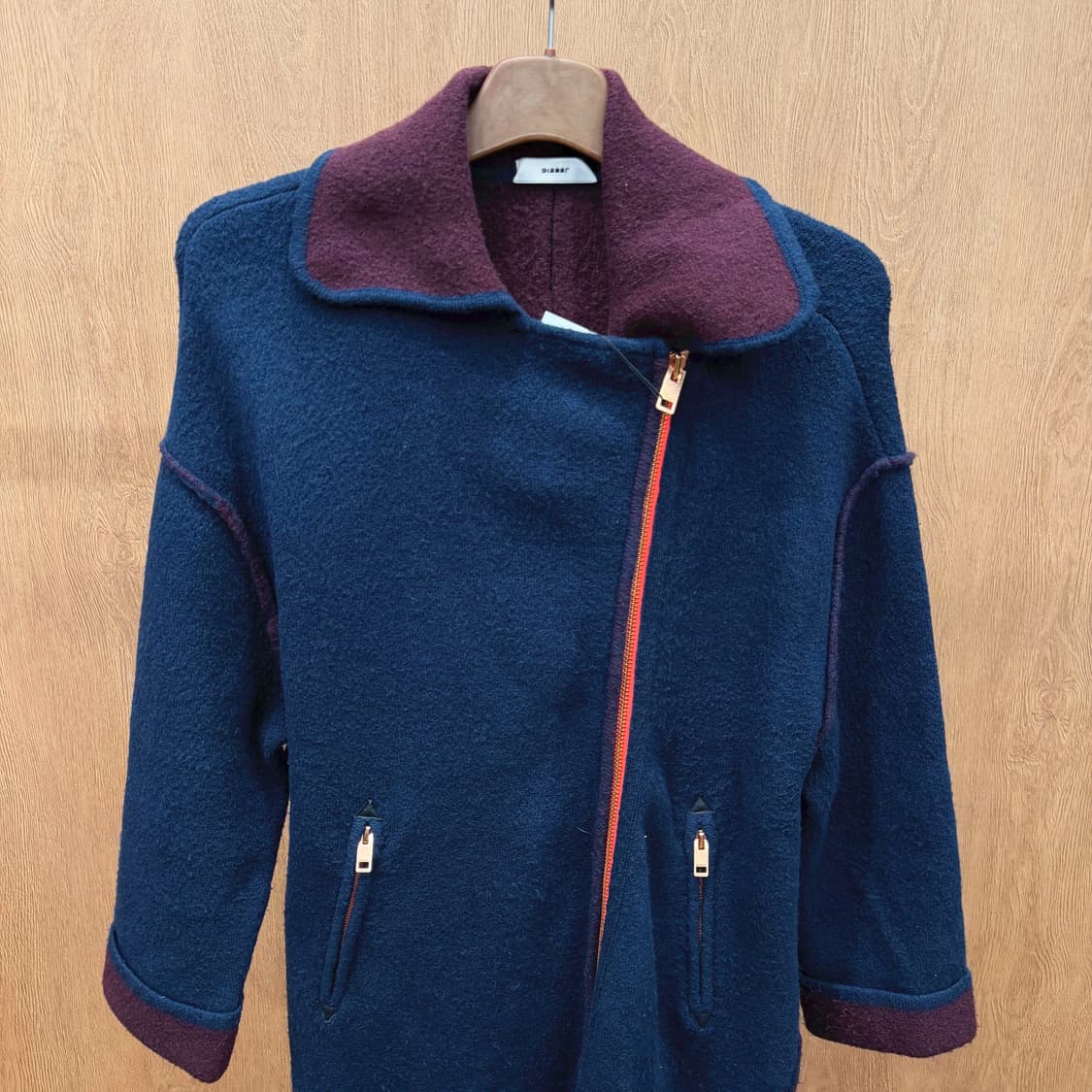 디젤 하프 코트 버건디 배색 언밸런스 사선 지퍼 디테일 레귤러핏 네이비 상품이미지4