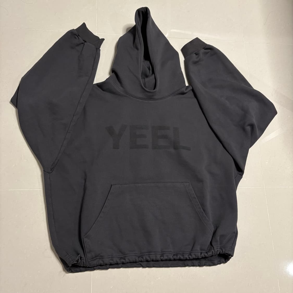 정품 LEEY YEEL 빅로고 오버핏 후드티 차콜 상품이미지4