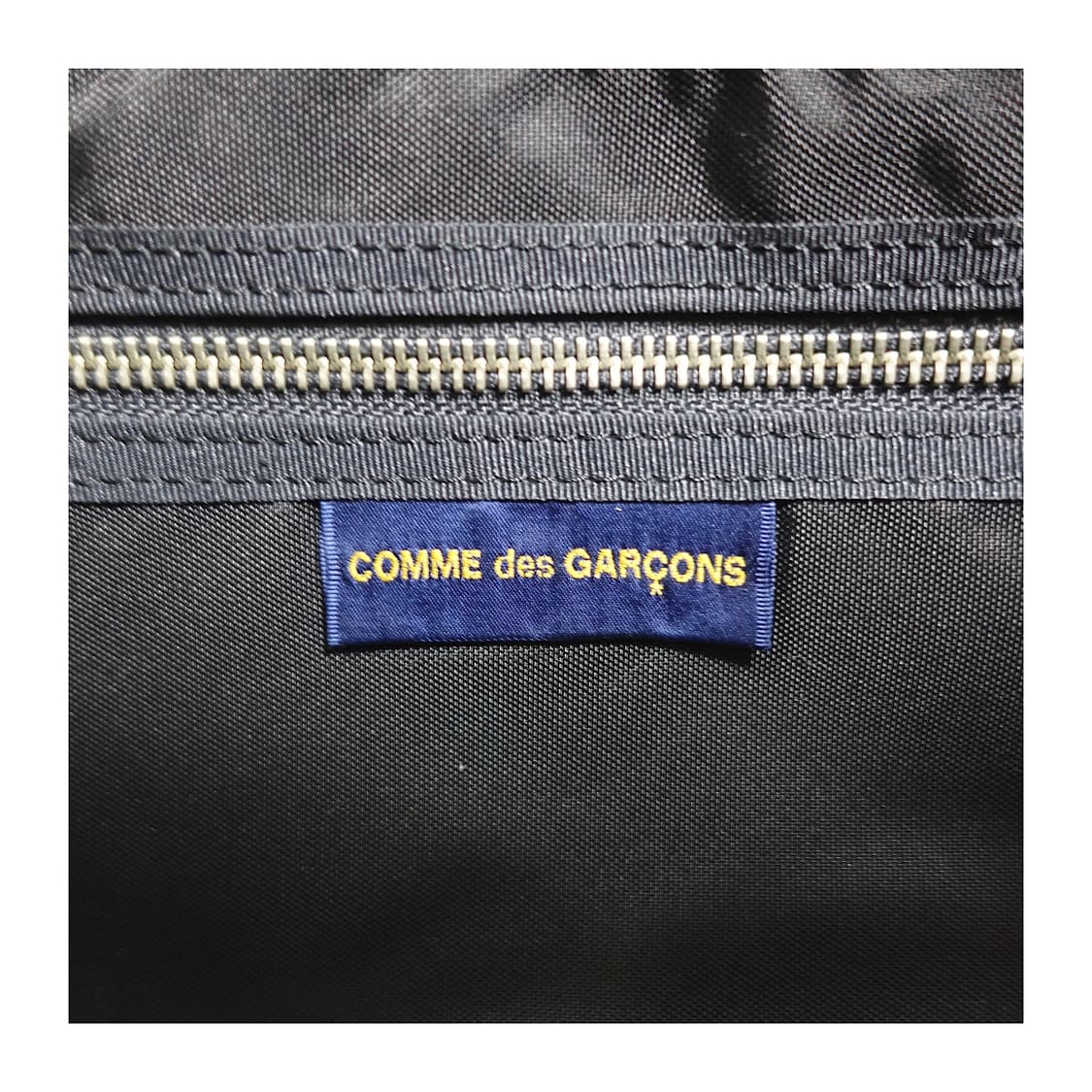 COMMEDESGARCONS 꼼데가르송 클래식 나일론 레더 크로스백 상품이미지10