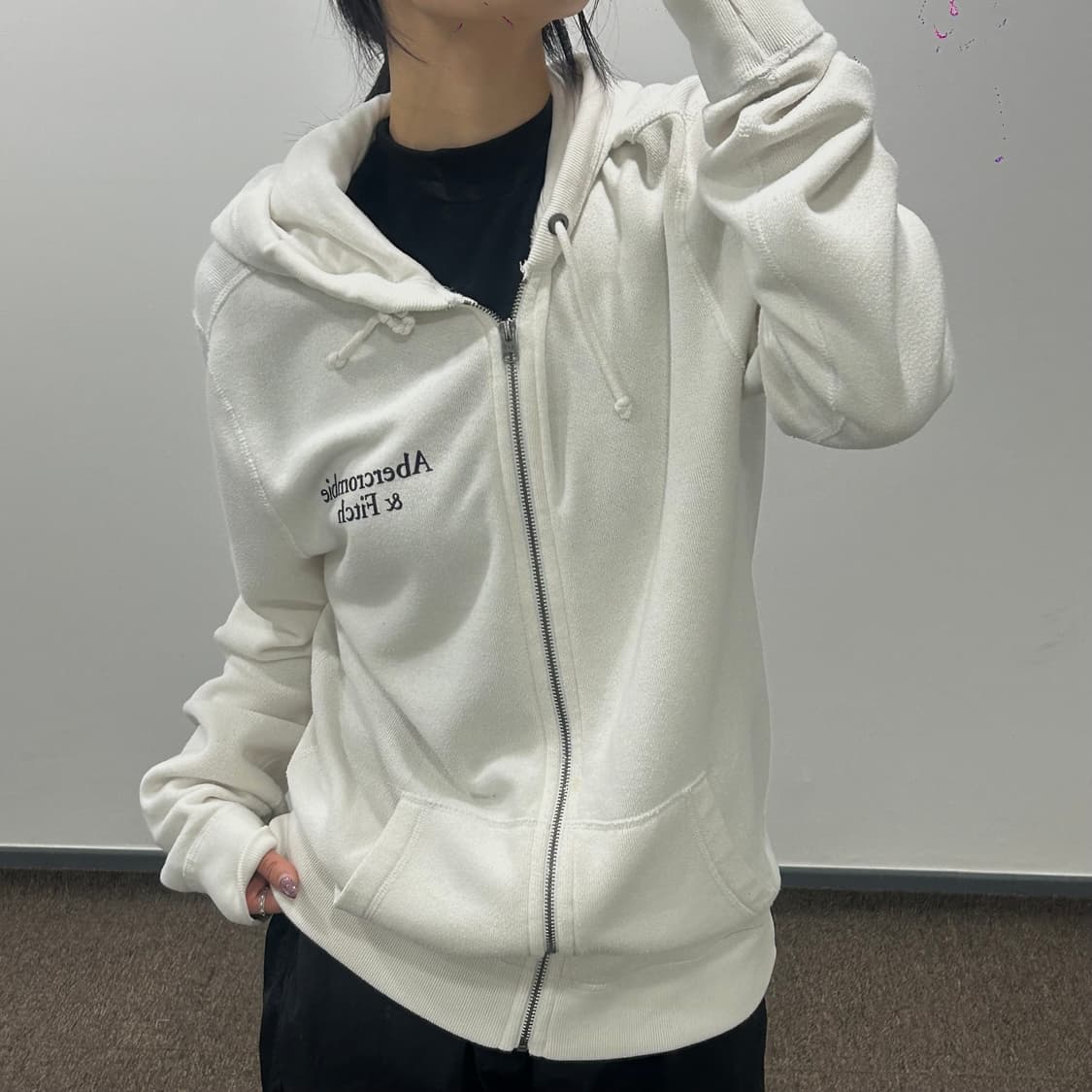 Abercrombie 아베크롬비 스몰레터링 로고 화이트 후드집업 상품이미지2
