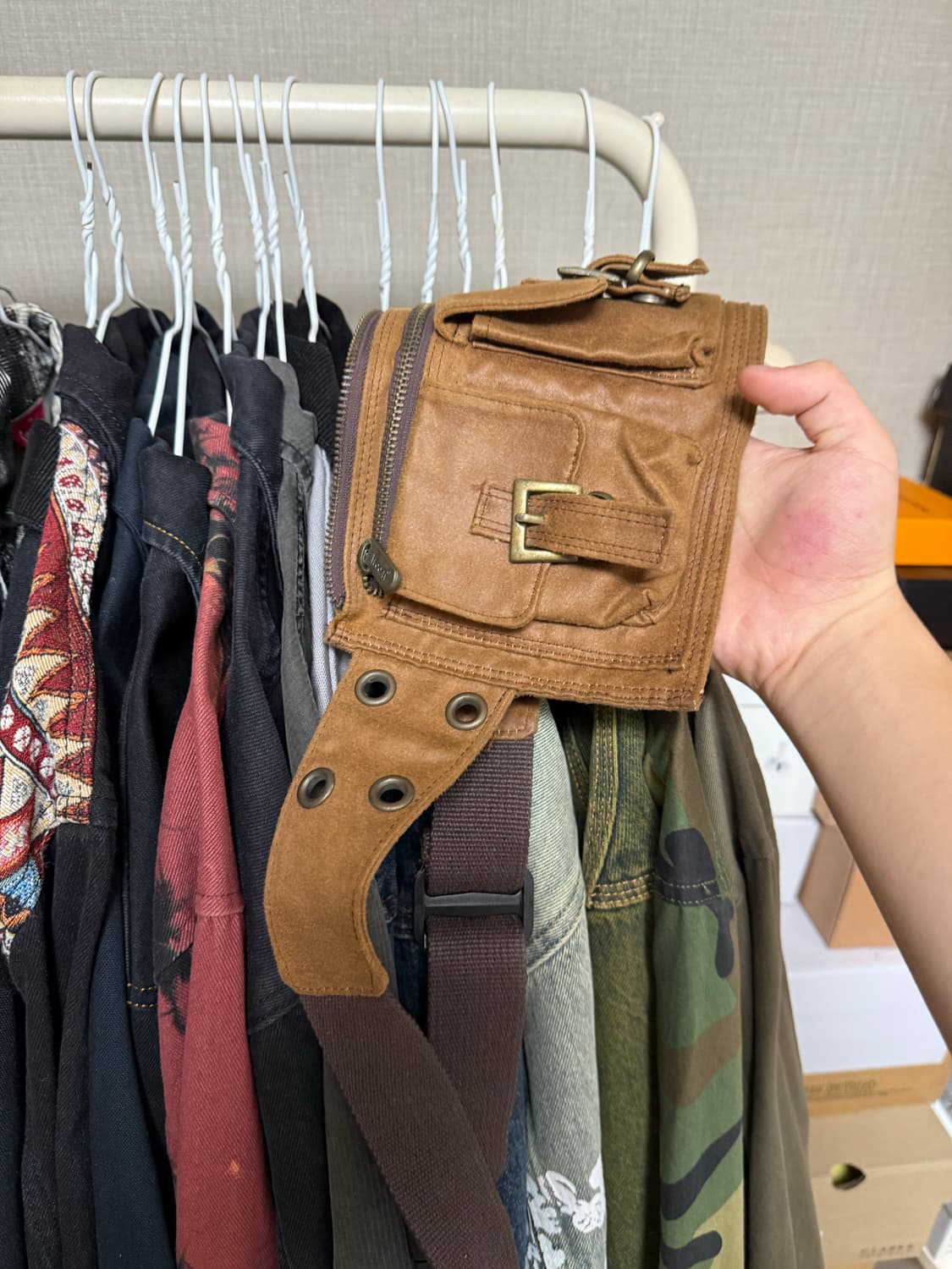 빈티지 레더 스터드 벨트백 상품이미지2