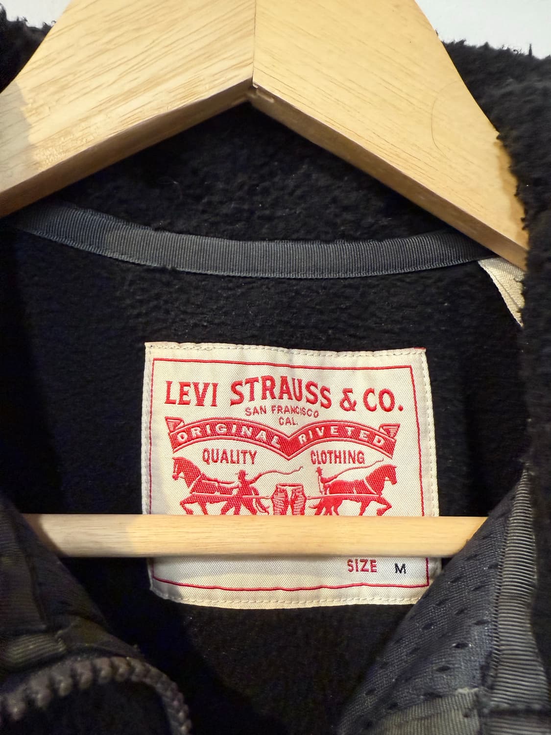 리바이스 블랙 플리스 집업 상품이미지3