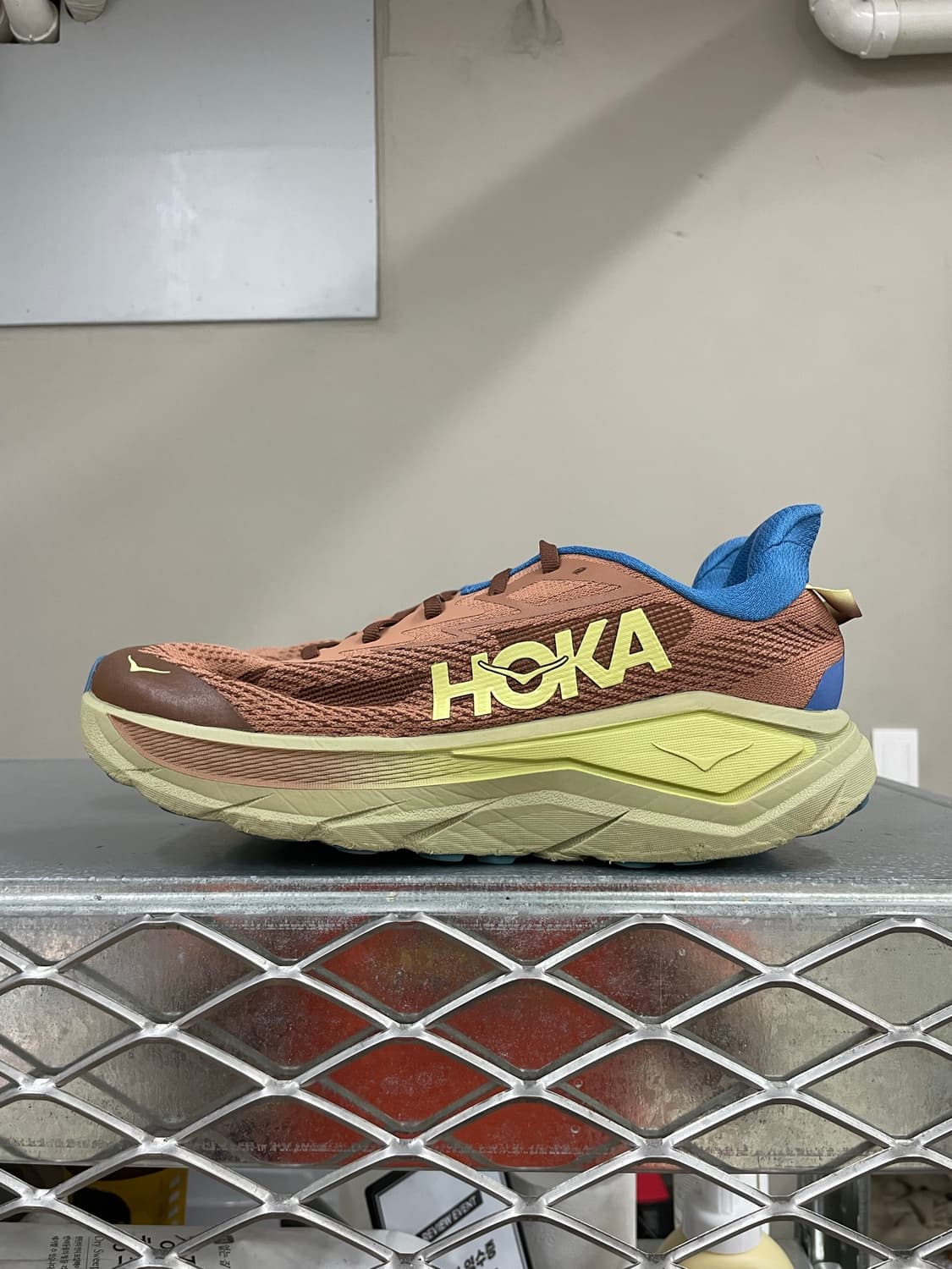 호카 챌린저 8 메이플 카다멈 280 (gr-5400) 상품이미지1