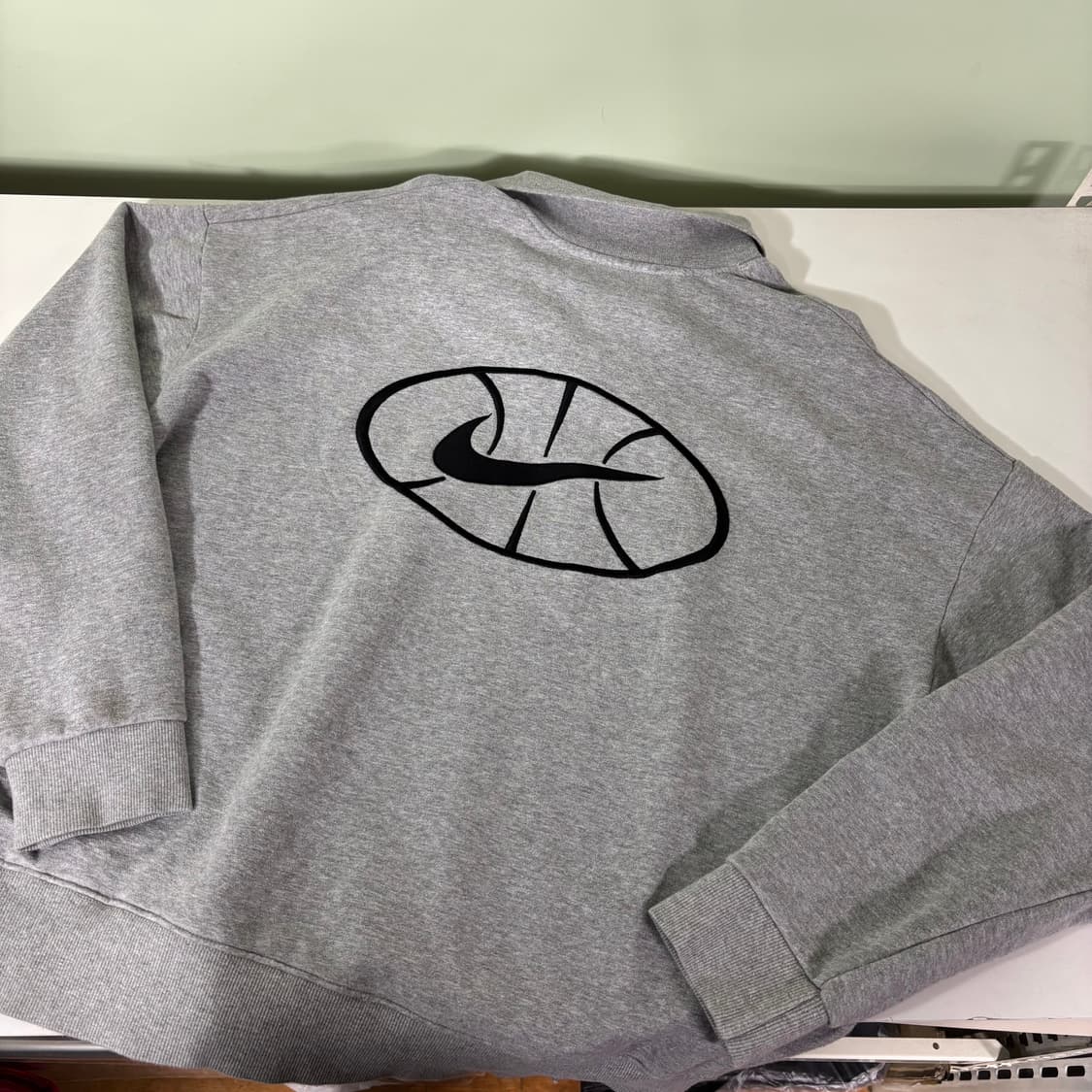 100-105 나이키 그레이 백로고 오픈카라 맨투맨 상품이미지3