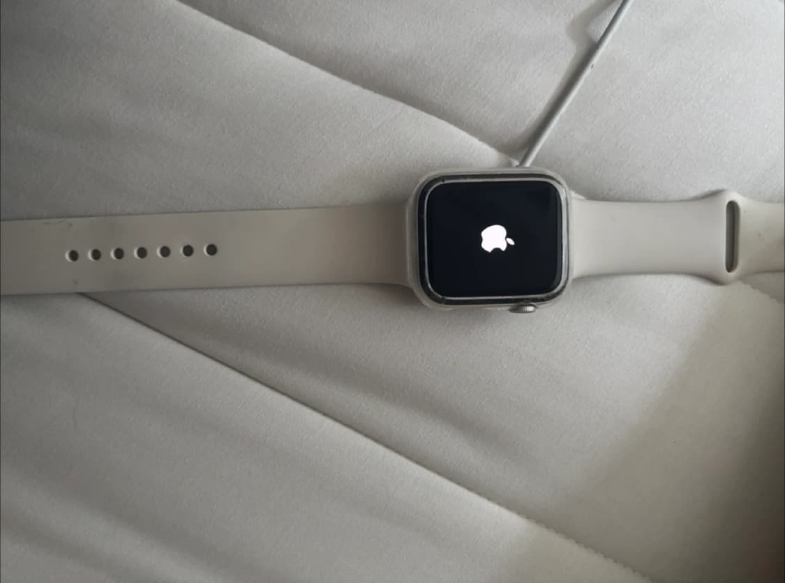 애플워치 SE2 44mm 스타 라이트 팝니다! 상품이미지1