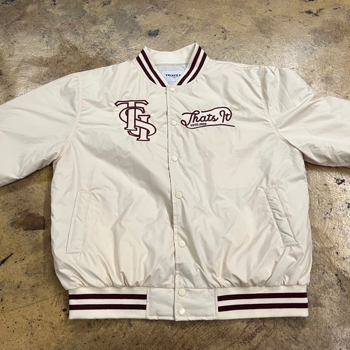 THATS IT 크림 바시티 점퍼  상품이미지3