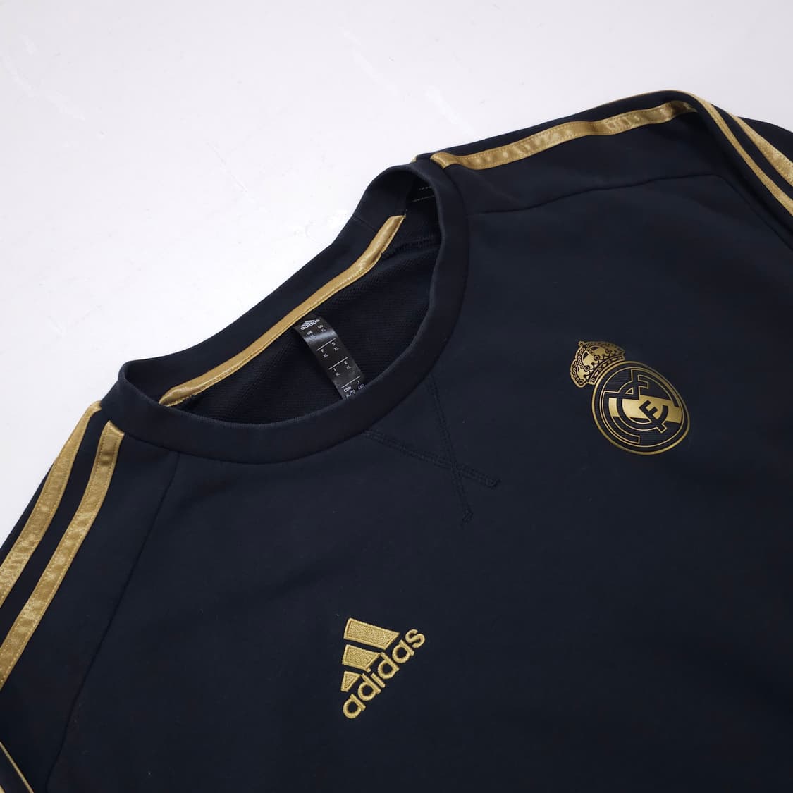 아디다스 19-20 레알마드리드 맨투맨 상품이미지2