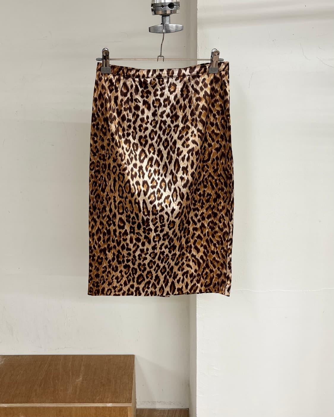 돌체 앤 가바나 브라운 레오파드 프린트 미디스커트 상품이미지1