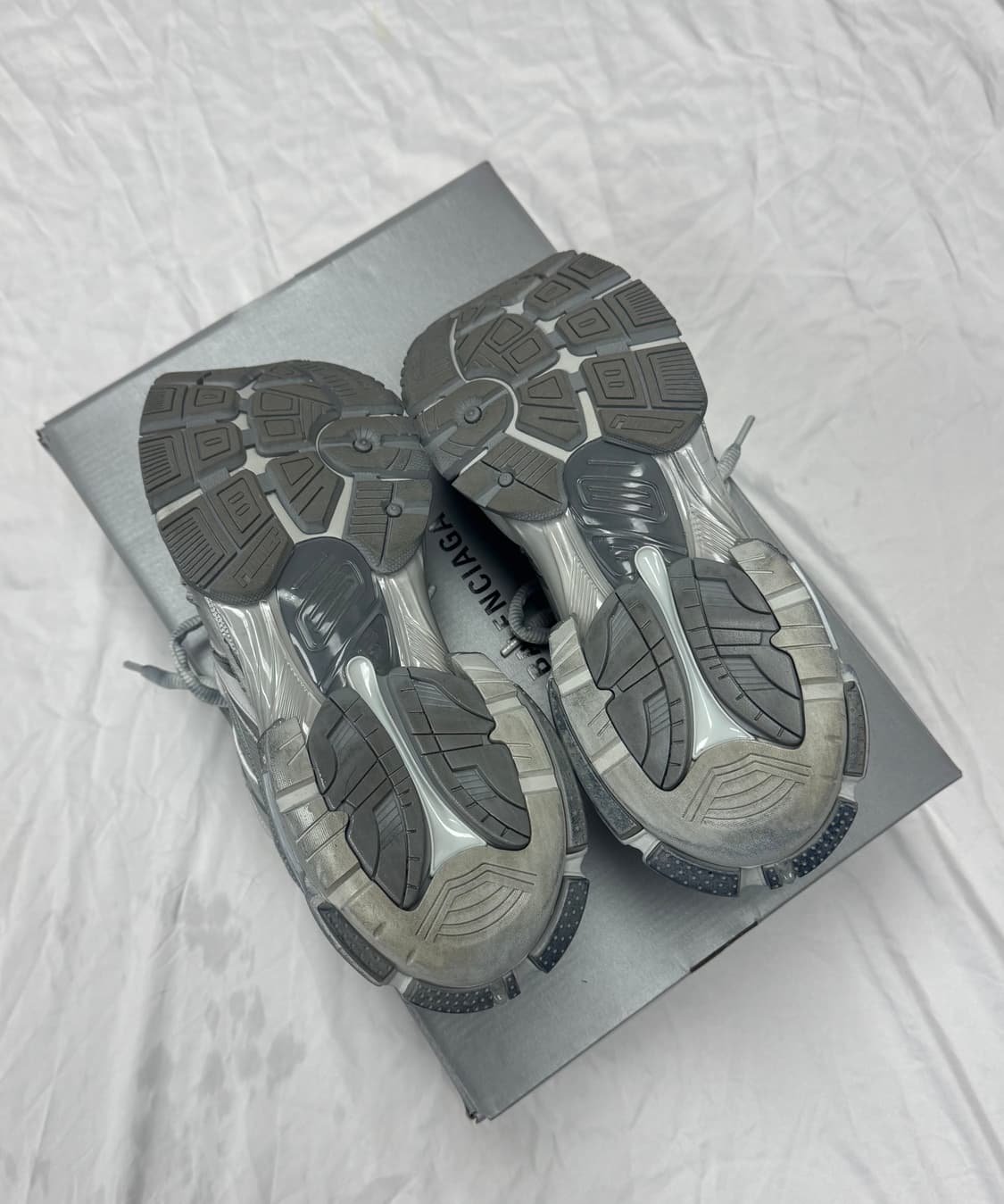 발렌시아가 25FW 뉴러너 2.0 스니커즈 그레이/실버 42 상품이미지6