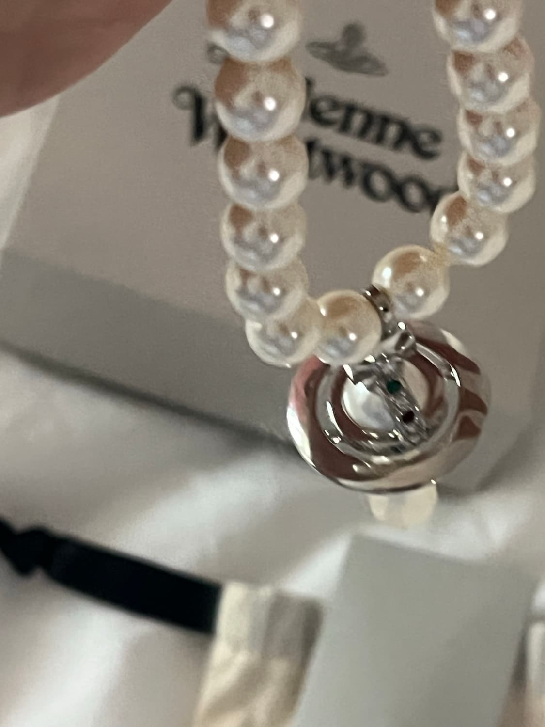 비비안웨스트우드 원 로우 펄 드롭 초커 목걸이 상품이미지4