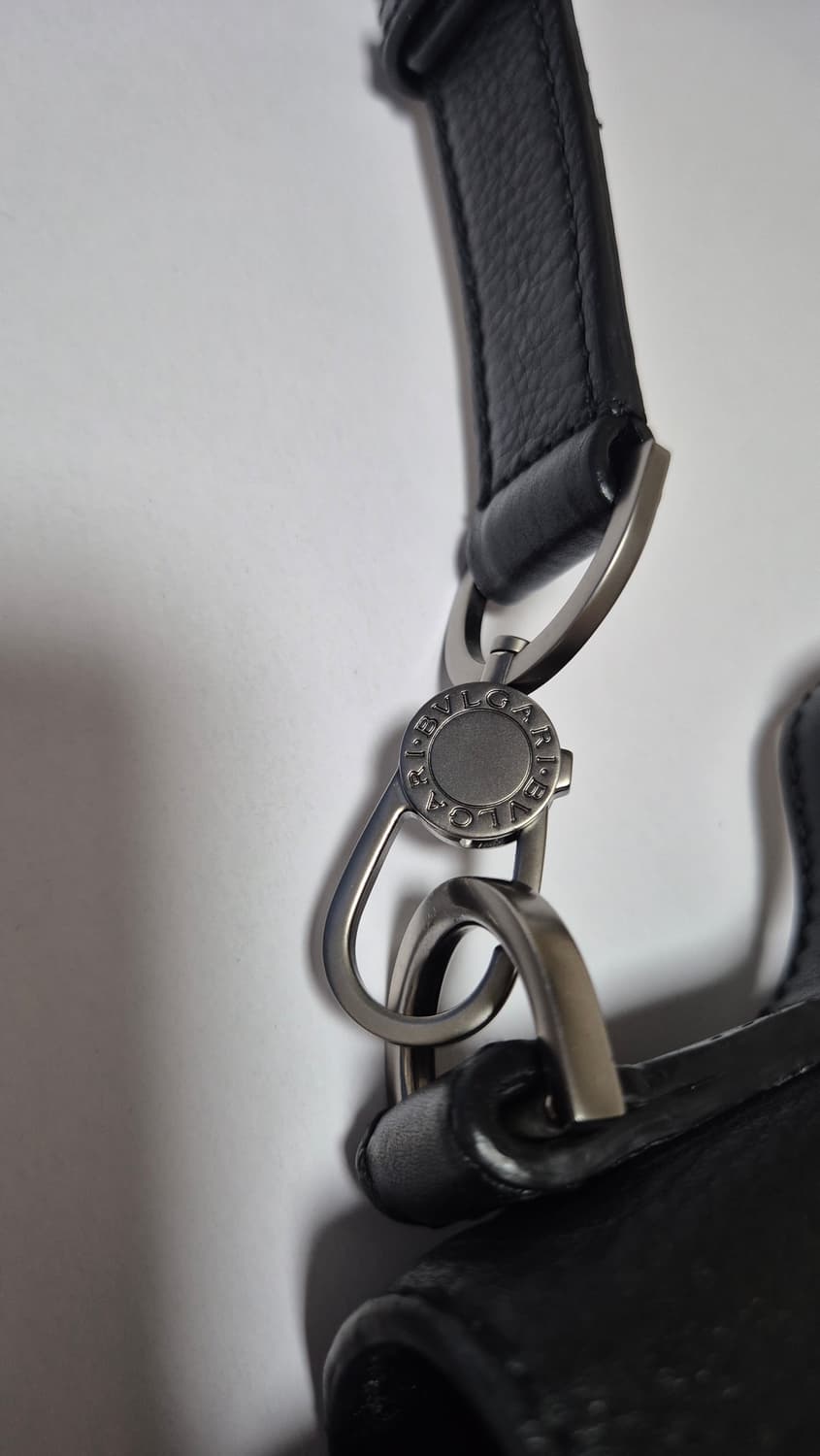 불가리 블랙 가죽 핸드백 상품이미지4