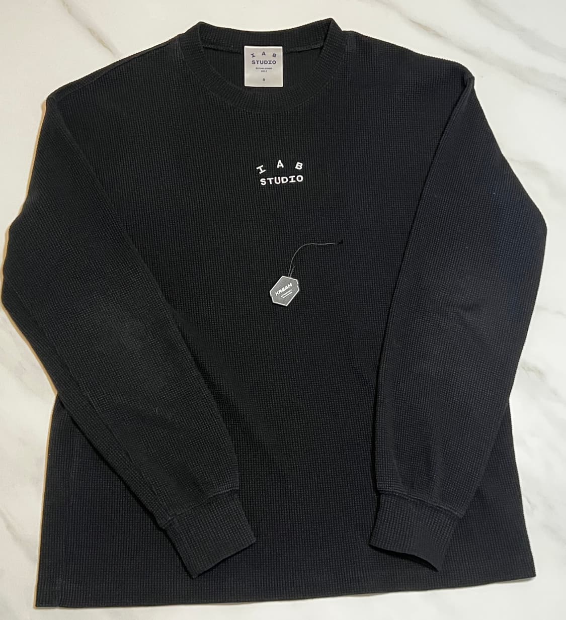 아이앱 스튜디오 와플 롱슬리브 블랙 화이트 상품이미지1