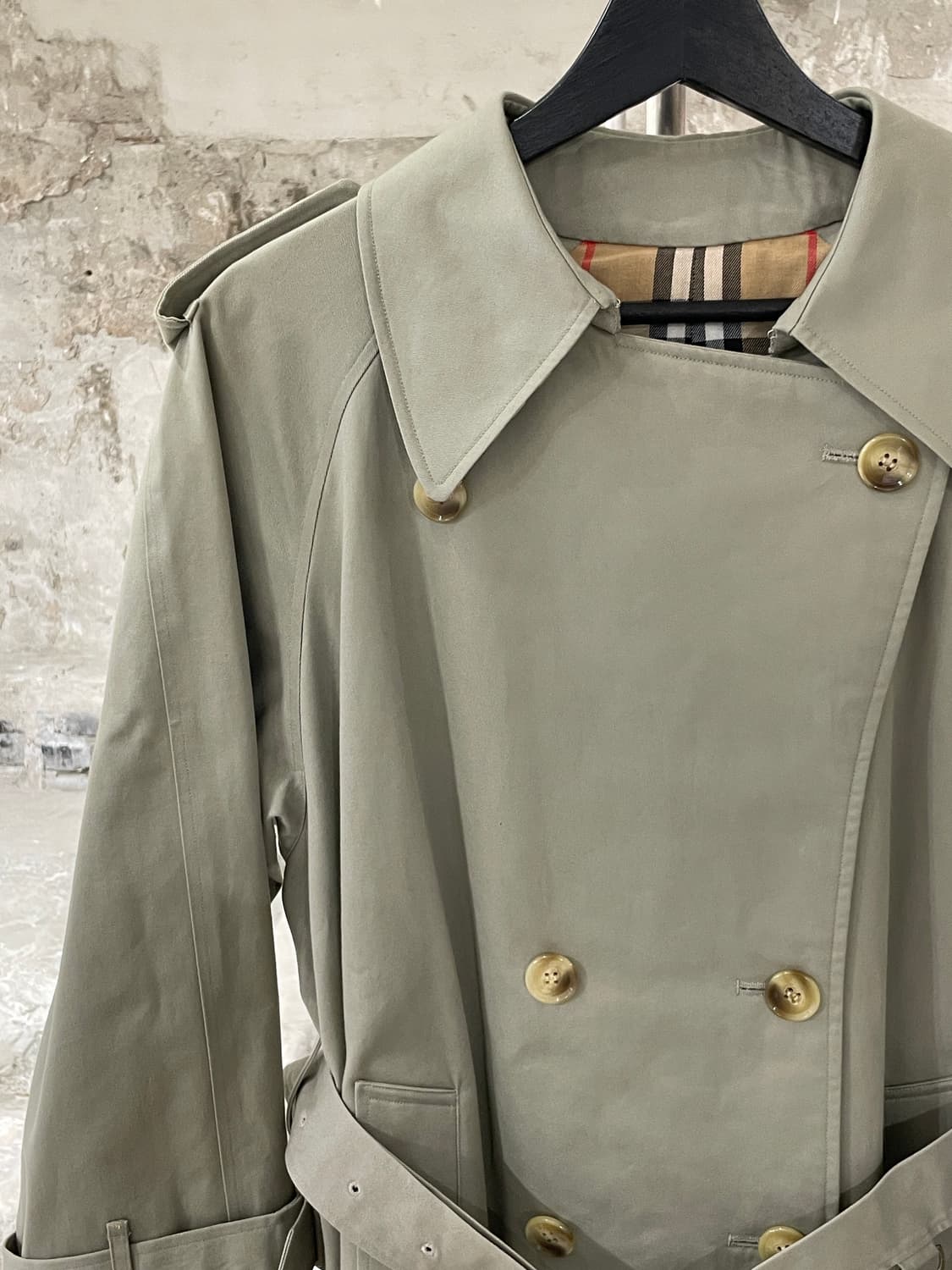 버버리 라이트 올리브 벨티드 트렌치 코트 상품이미지2