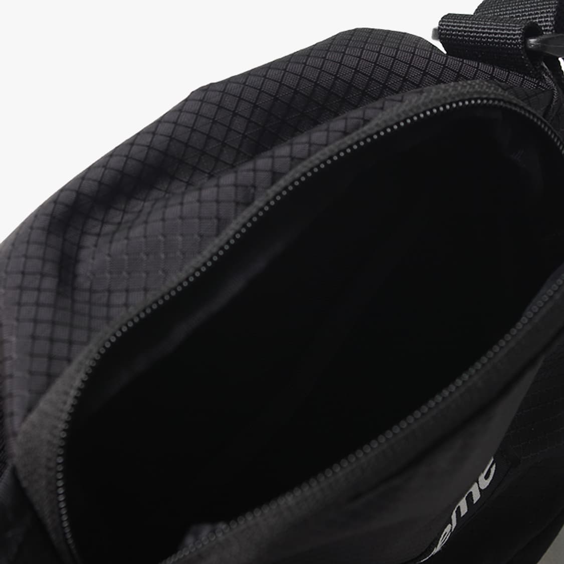  SUPREME "Black Shoulder Bag" 상품이미지7