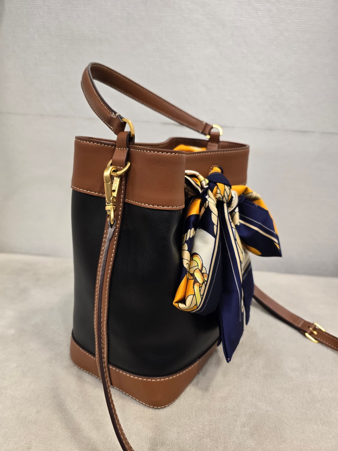 헤지스 블랙 브라운 가죽 버킷백 토트백 크로스백 상품이미지4