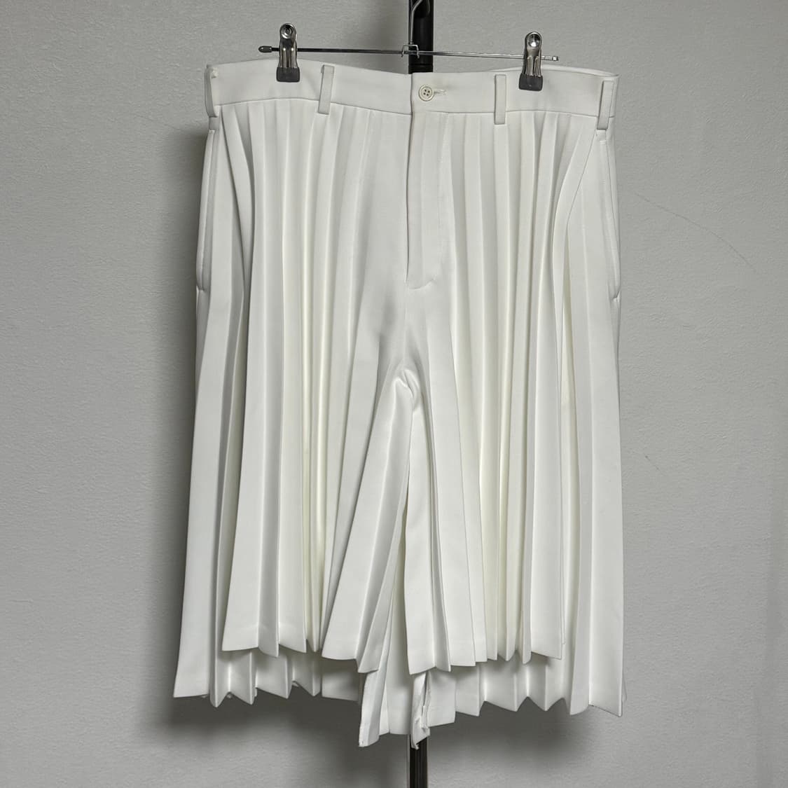 24aw 꼼데가르송 옴므플러스 플리츠 레이어드 숏팬츠m 상품이미지1