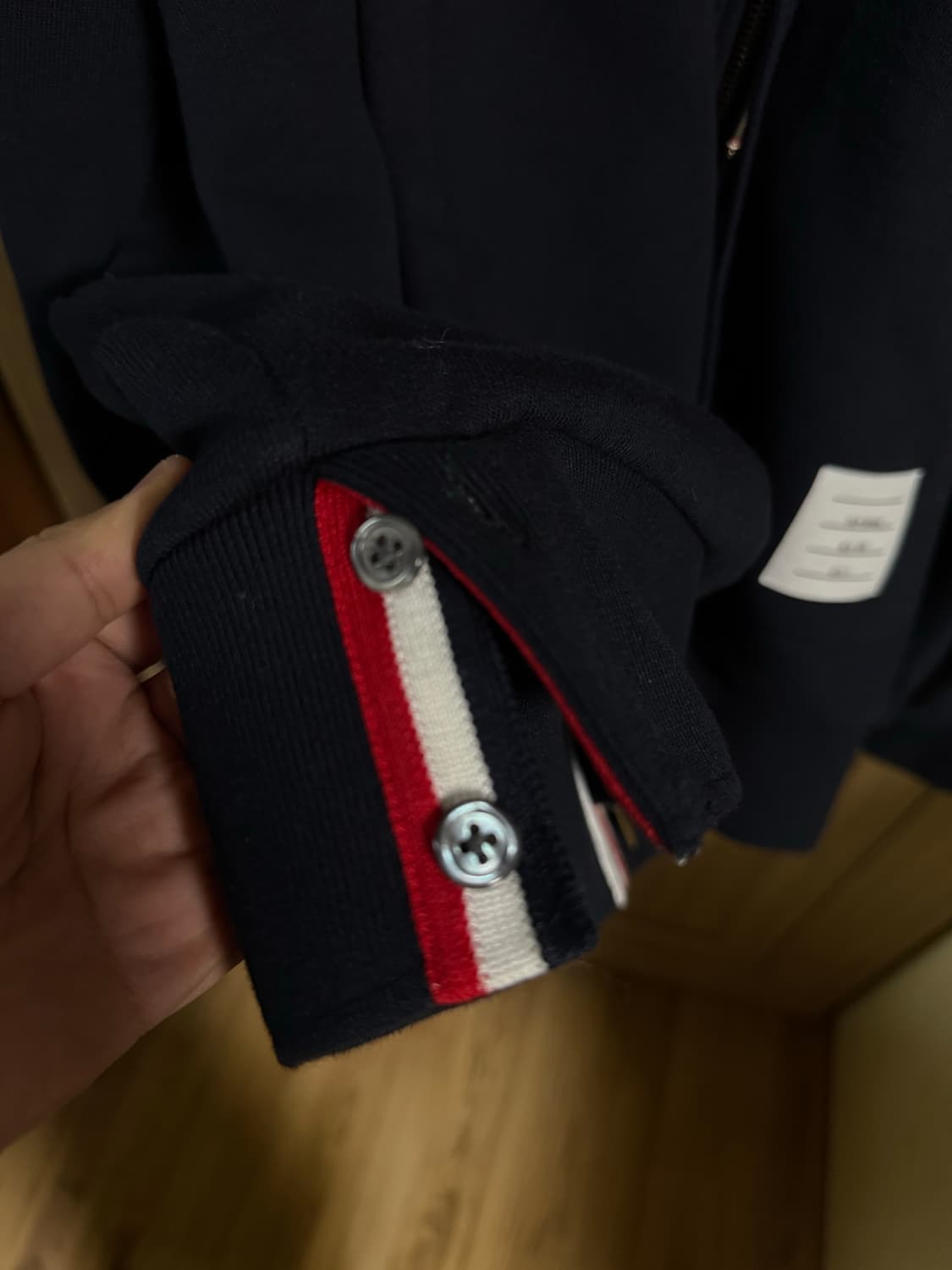 톰브라운 백삼선 금장 후드집업 네이비 신형 5  상품이미지8