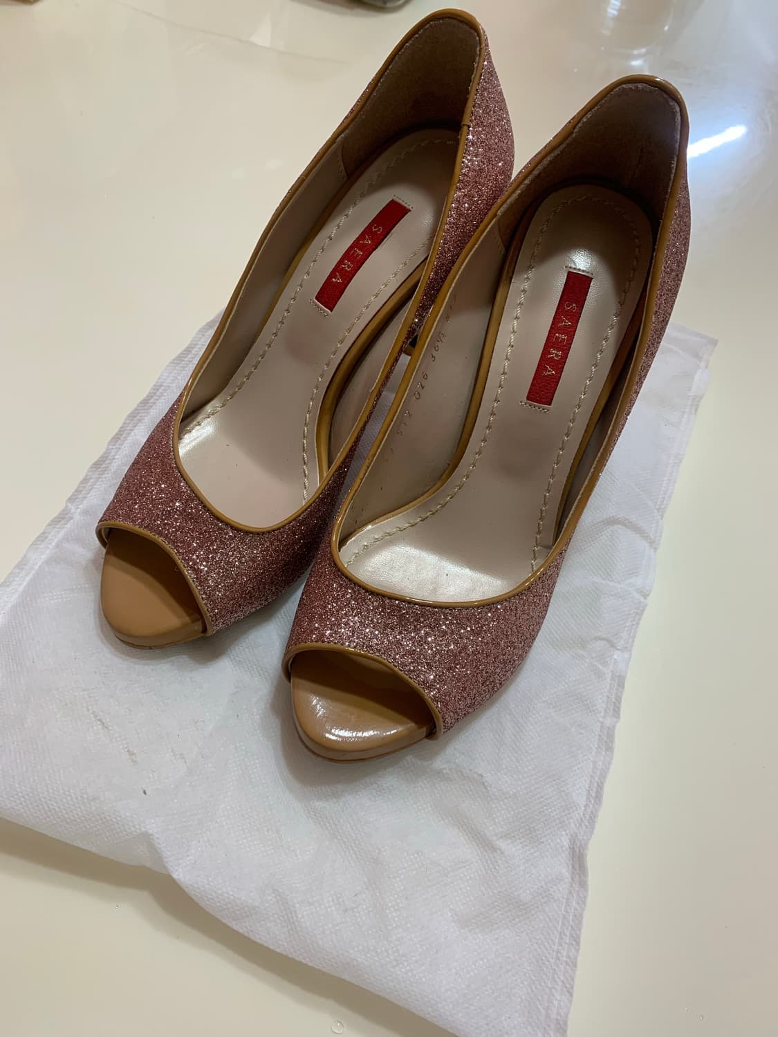 세라(SAERA) 핑크 글리터 오픈토 펌프스힐 235mm 상품이미지4