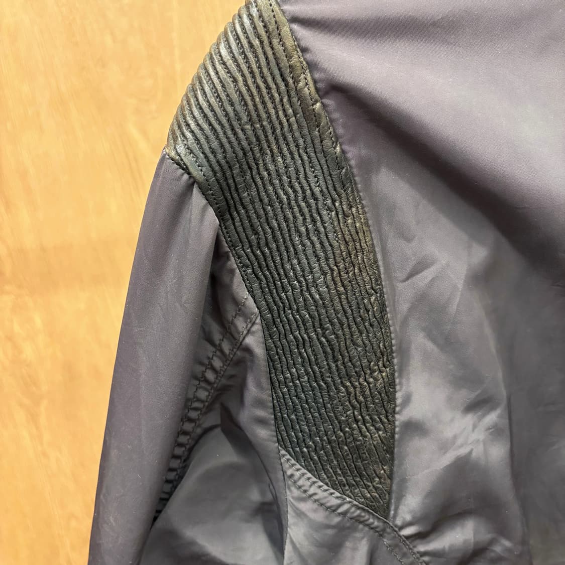 디젤 셰어링 레더 믹스 라이더 자켓 메탈 패치 셔링 디테일 차콜 브라운 상품이미지7