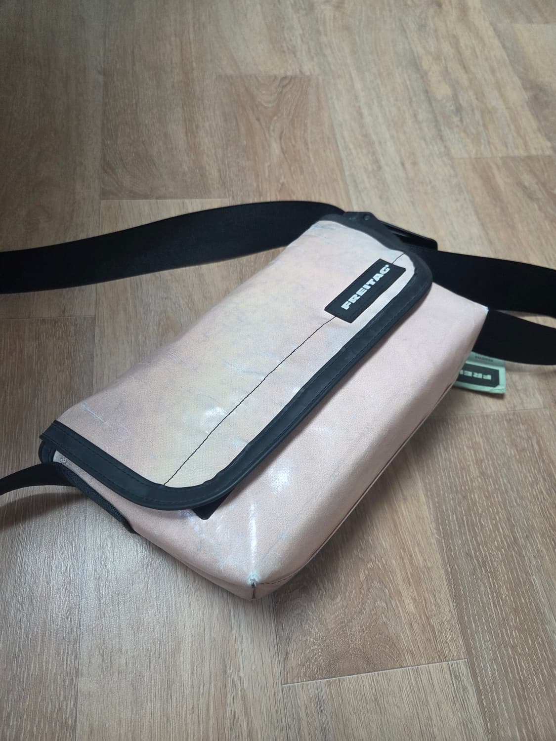 프라이탁 하이파이브오 연한 오렌지 색상 상품이미지6