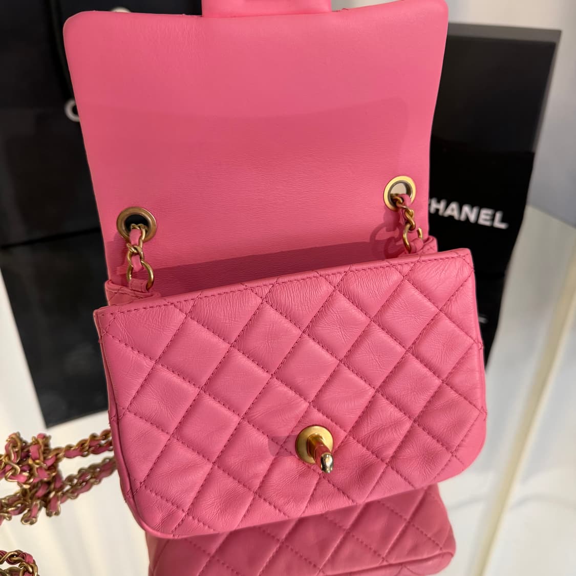 샤넬 골든볼 쁘띠삭 플랩 크로스백 상품이미지7