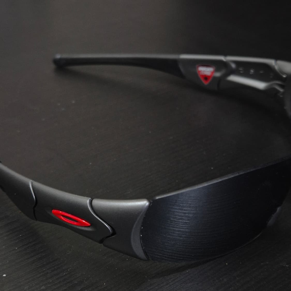 오클리 X 두카티 오클리 두카티 뉴제로 선글라스 상품이미지3