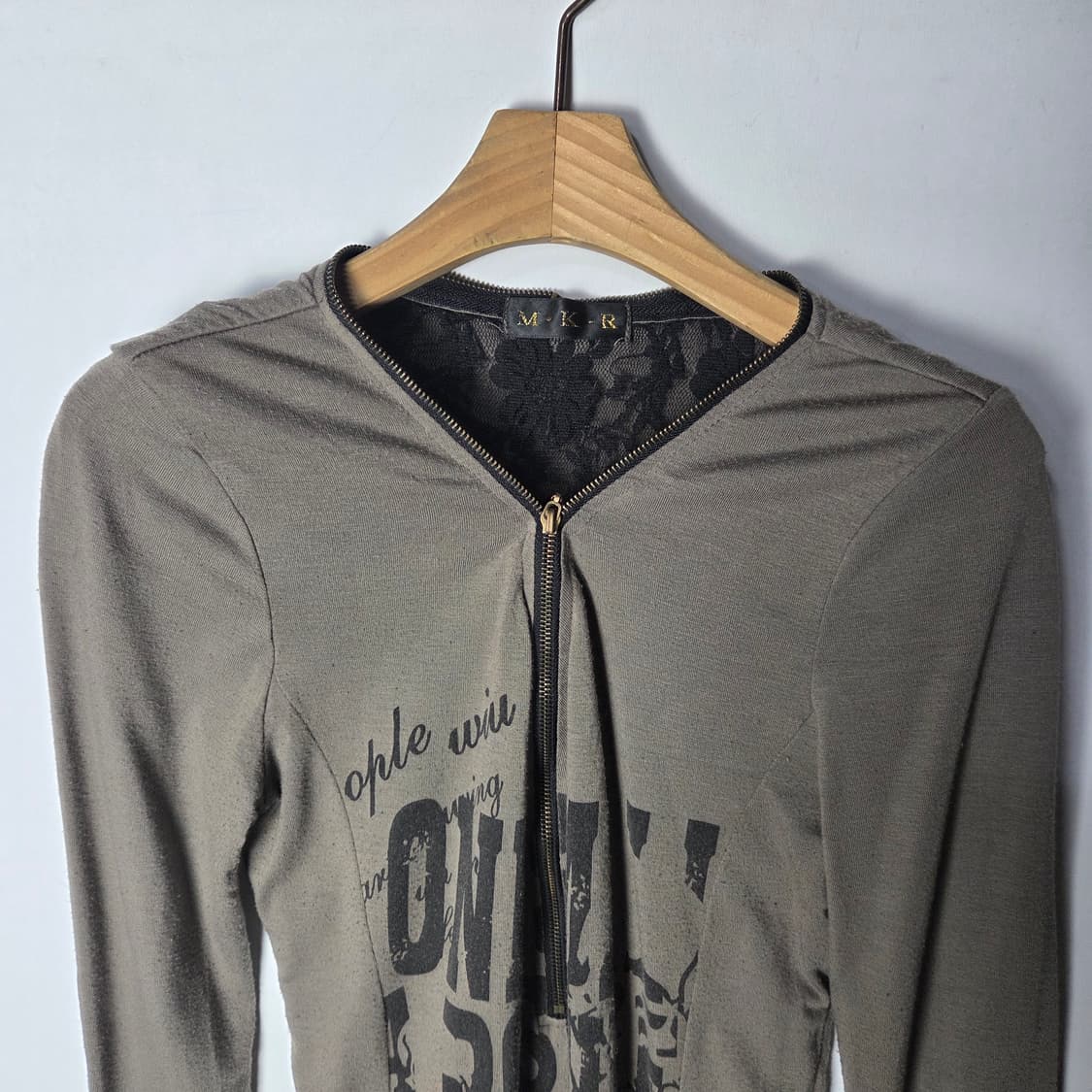 [M.K.R] 엠케이알 레이스 백슬릿 집업 롱슬리브 상품이미지3