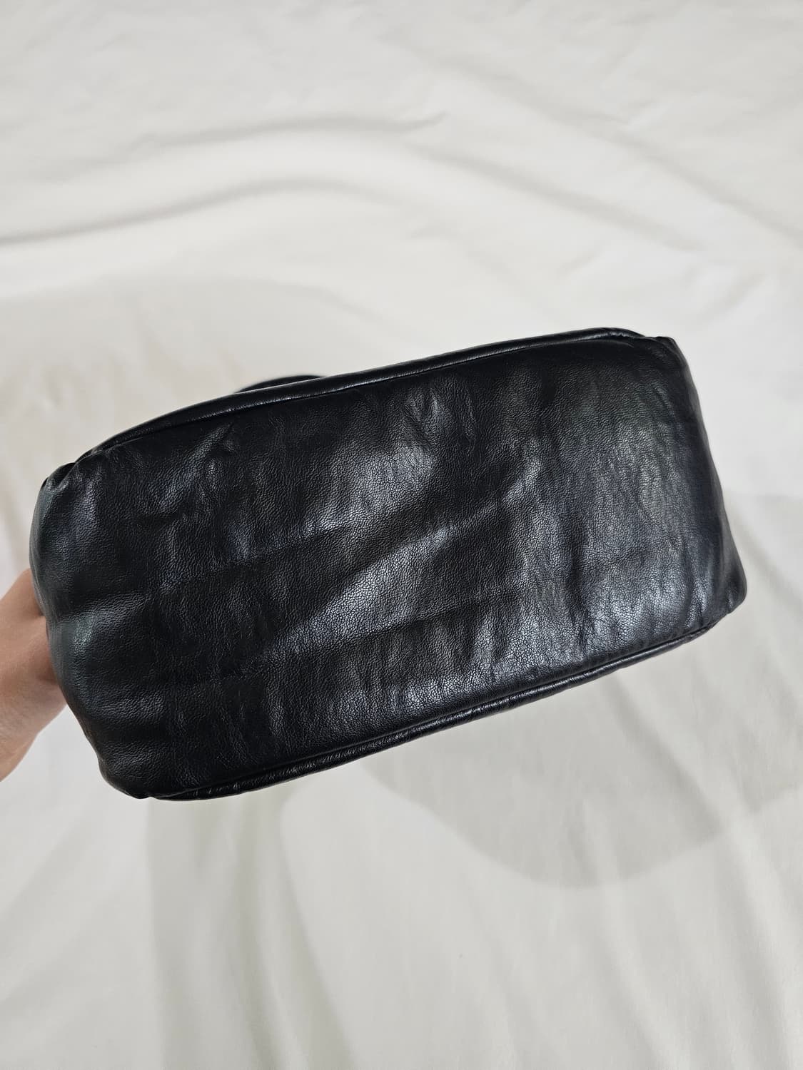 제이마크뉴욕 베일리 미니 소프트 비건 레더 패딩 토트백 블랙 상품이미지7