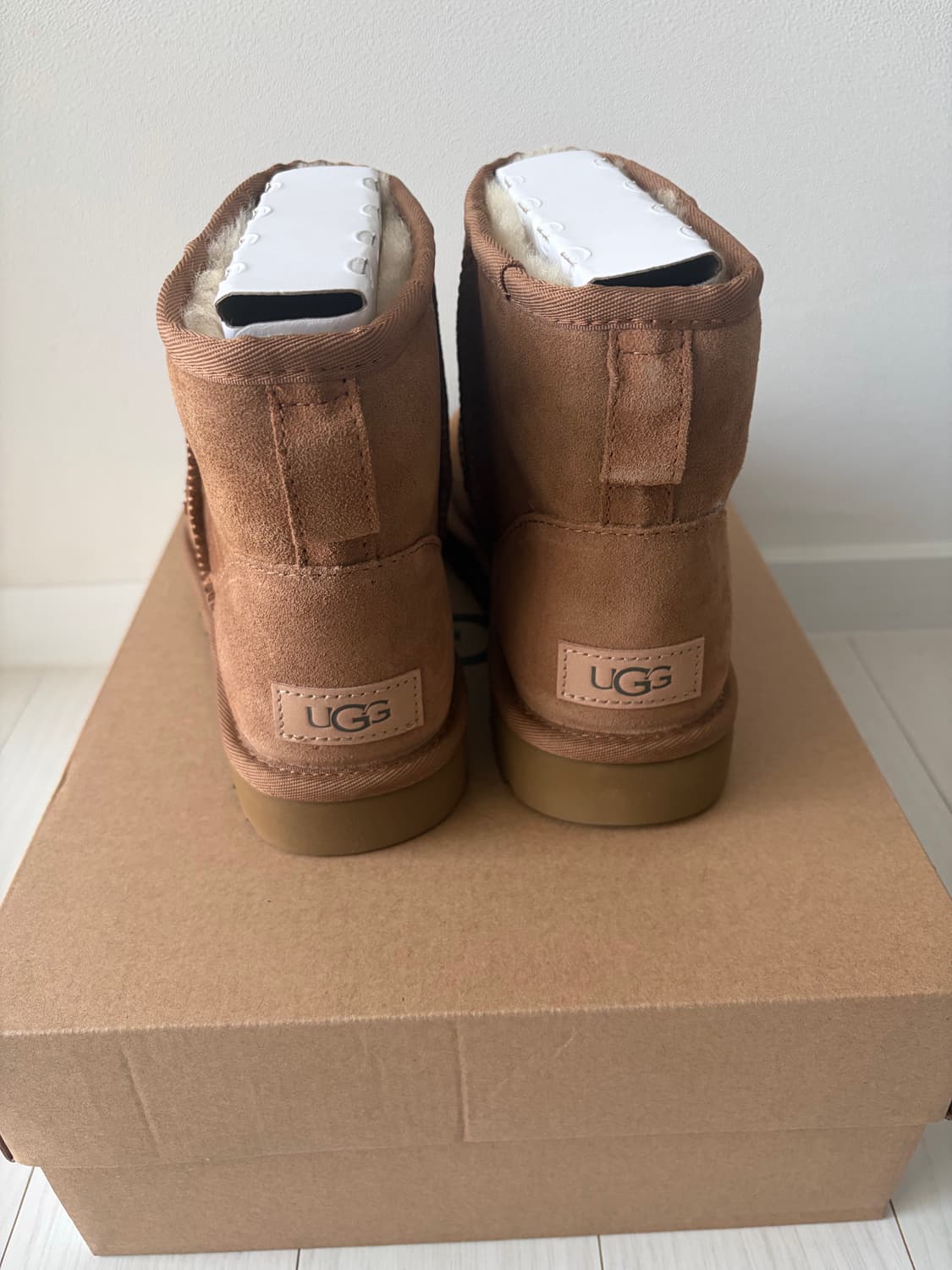 UGG 클래식 미니 II Chestnut 240 박스 새상품 상품이미지3