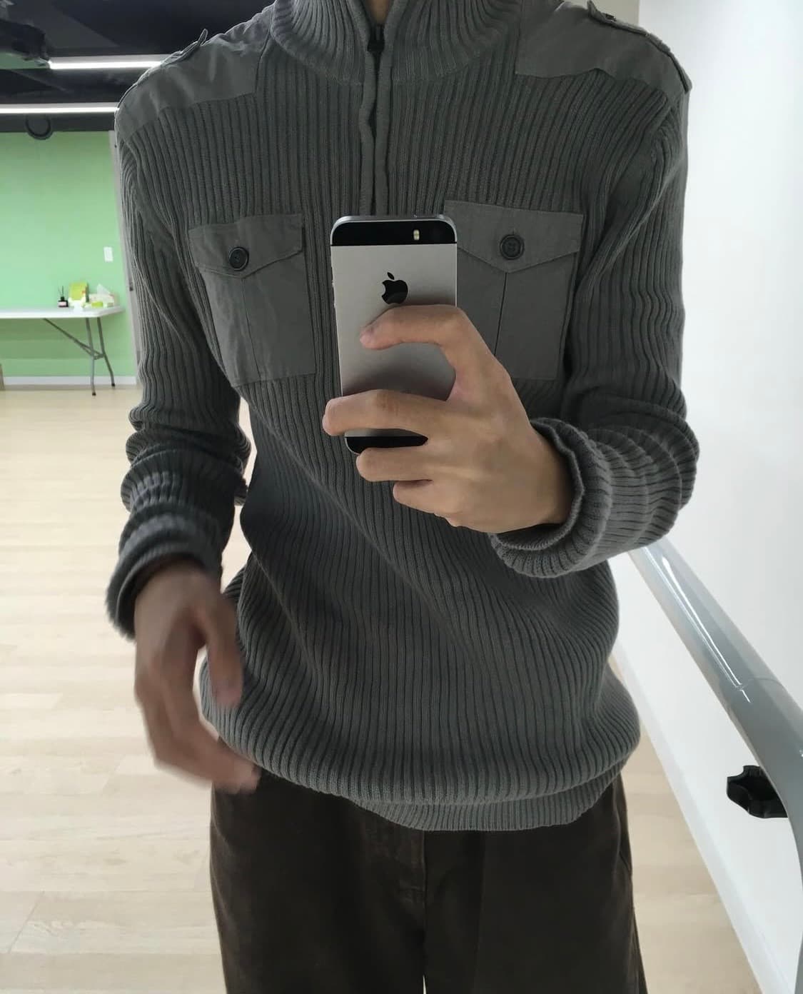 꼼데가르송 느낌 빈티지 슬릭 반집업 니트 상품이미지1