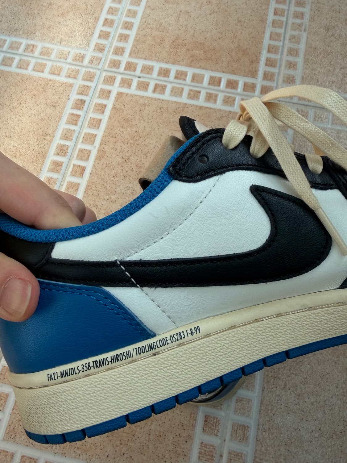 조던1 트래비스 스캇 프라그먼트 245 상품이미지3