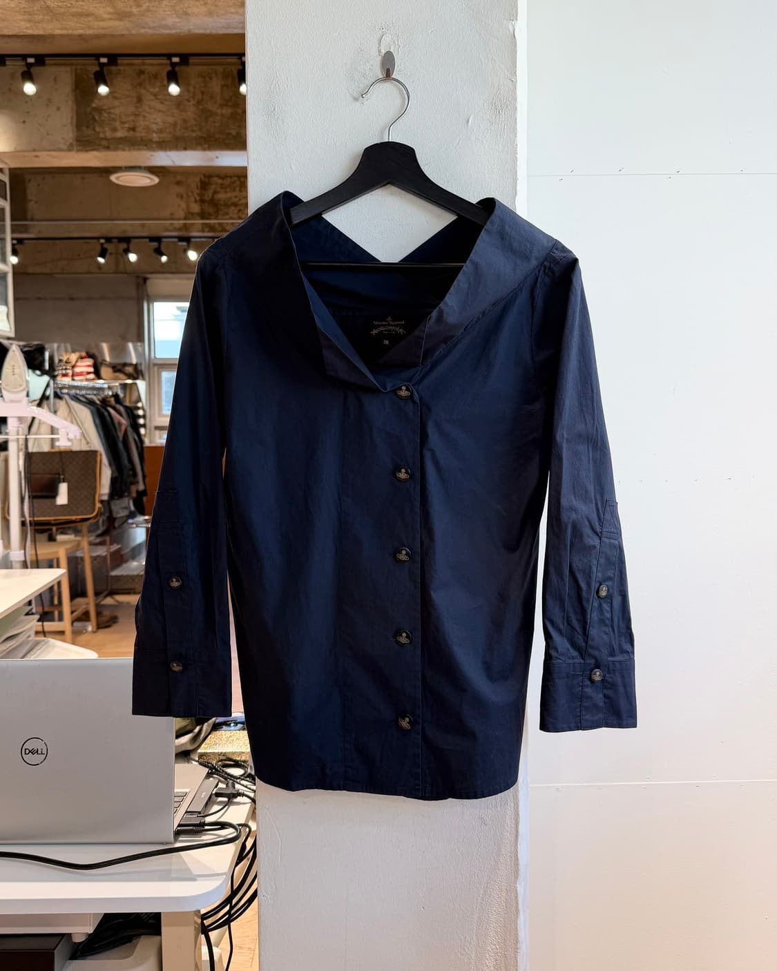 비비안 웨스트우드 네이비 orb버튼 블라우스  상품이미지2