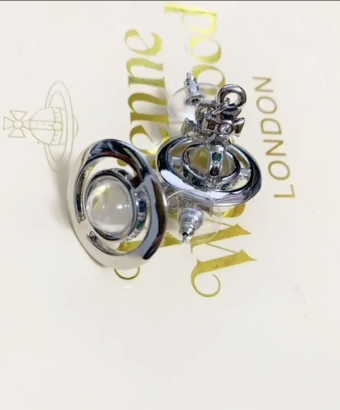 실버 색상의 비비안웨스트우드 귀걸이 상품이미지3