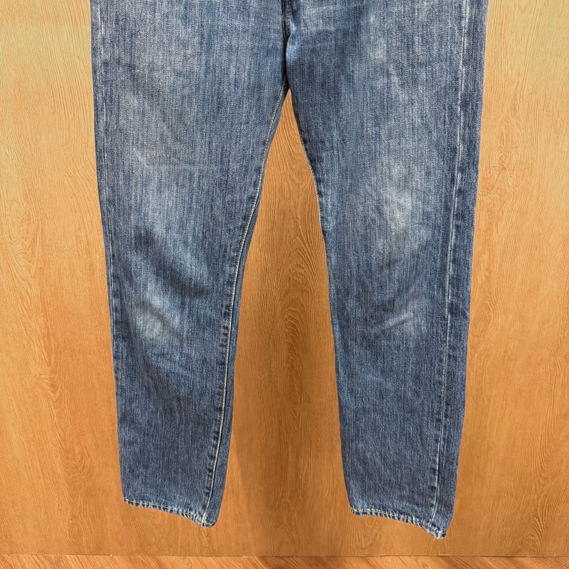 리바이스 501 워싱 데님 팬츠 버튼 클로징 레드 로고 탭 디테일 중청 상품이미지5