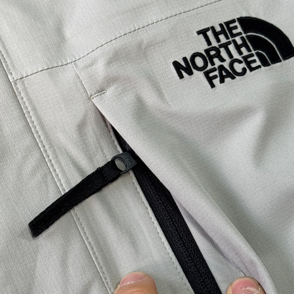 노스페이스 라이트그레이 바람막이 L 상품이미지3