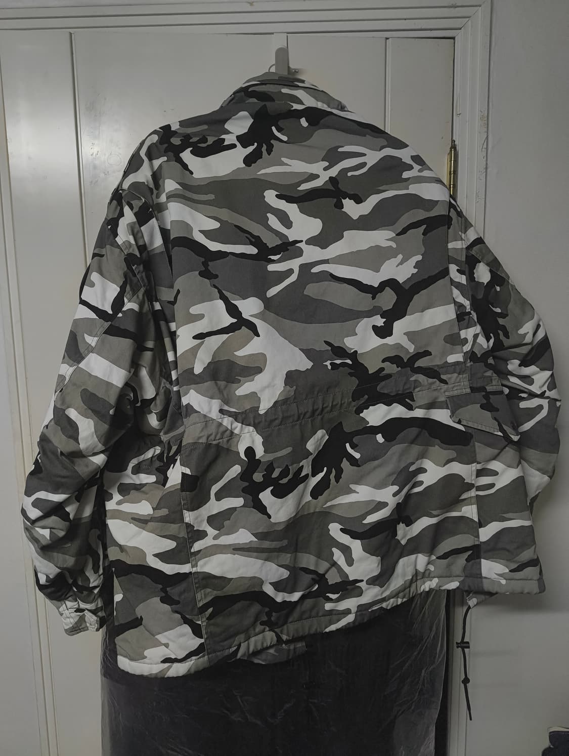 발렌시아가 오프숄더 오버사이즈 스노우 카모 파카 상품이미지9