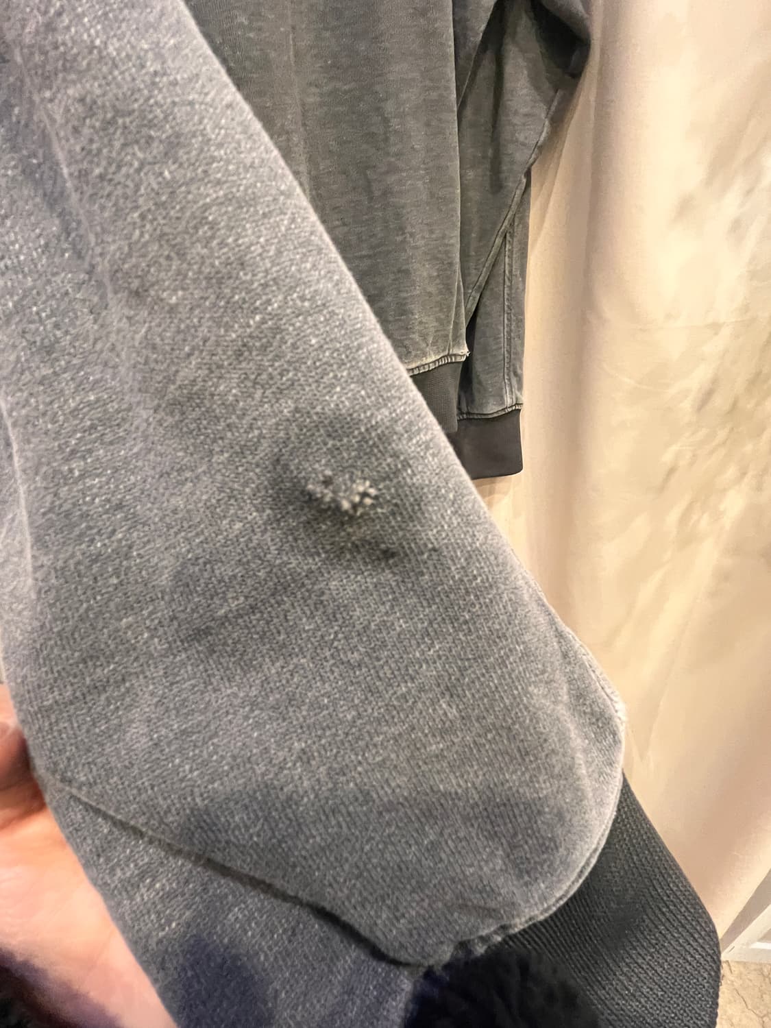 솔리드옴므 피그먼트 데미지 스웻셔츠 48사이즈 상품이미지4