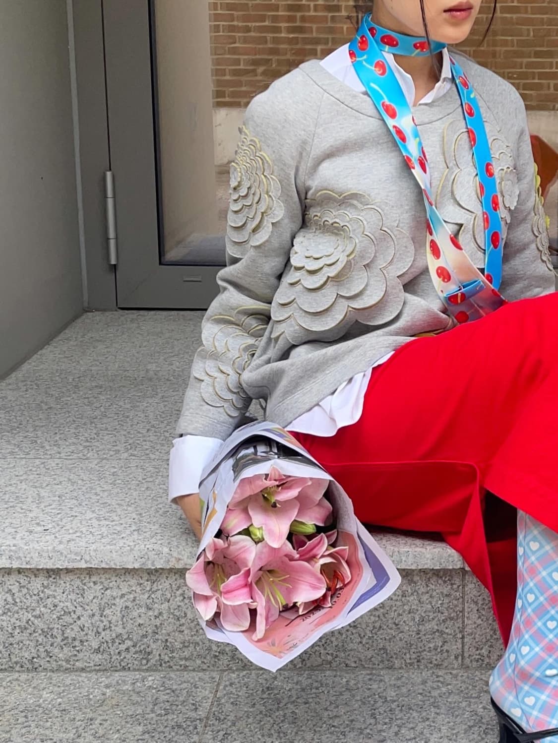 Gray solid floral sweatshirt  상품이미지2