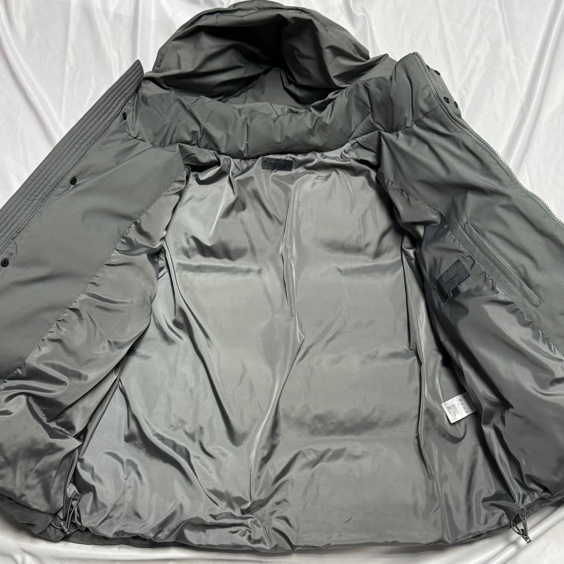 [M] 더티셔츠뮤지엄 덕다운 숏패딩 그레이 상품이미지8