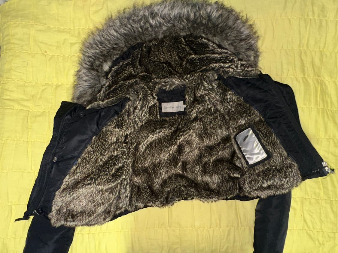 캘빈클라인 초 크롭 퍼 트리밍 패딩. 펑크.  상품이미지1