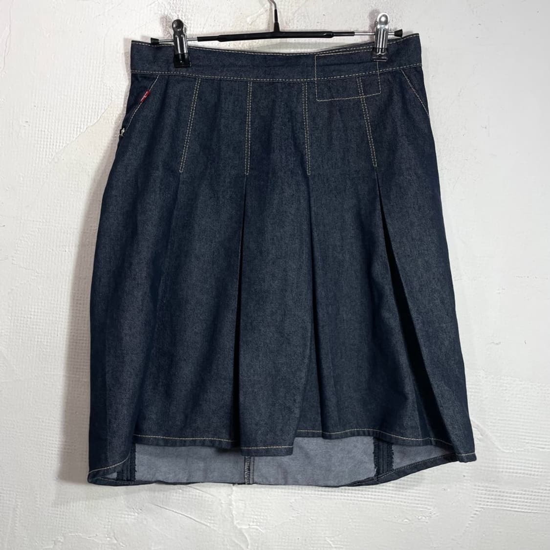 리바이스 엔지니어드 데님 스커트 상품이미지3