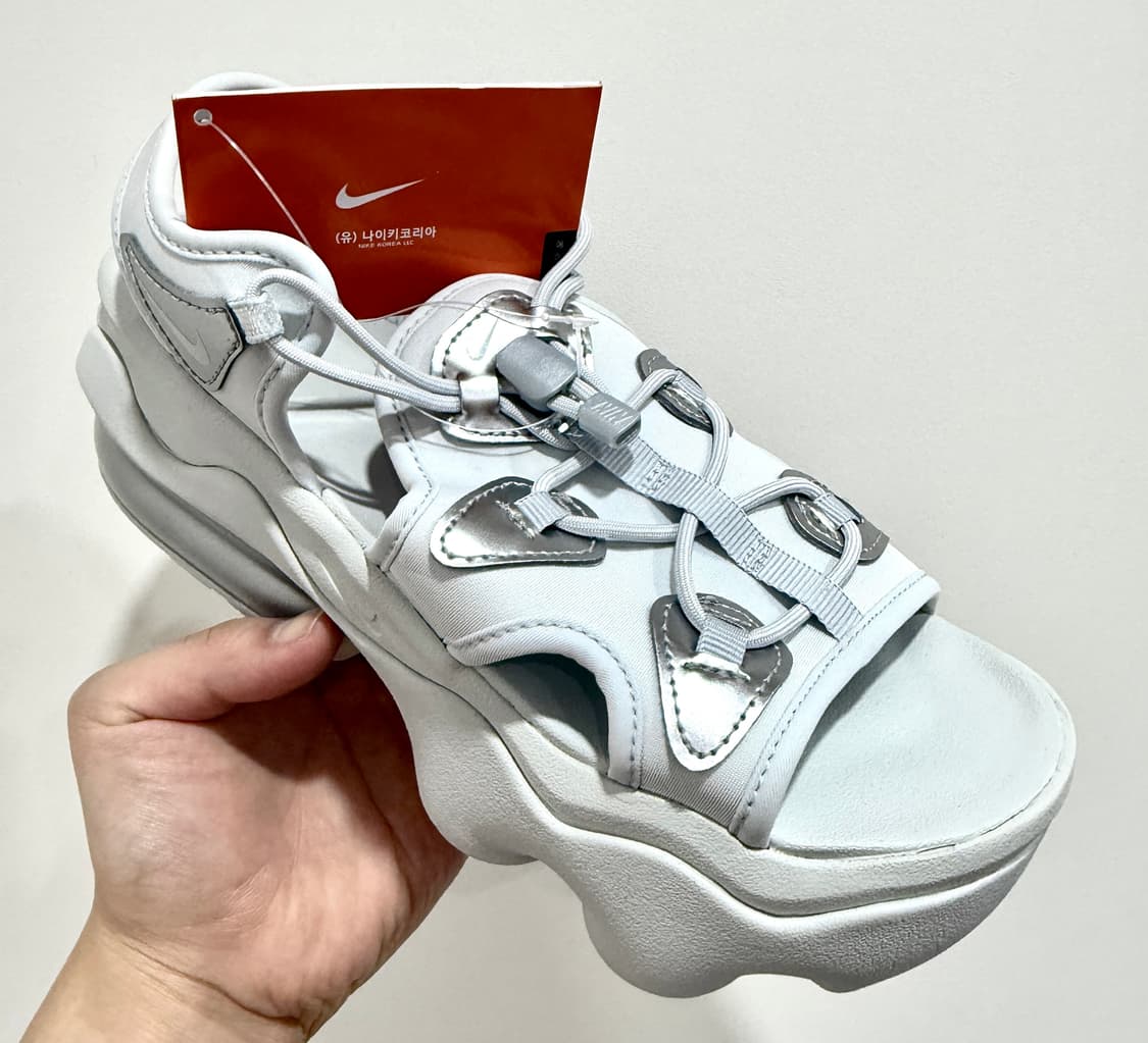 (240)(새상품)나이키 샌들 에어맥스 코코 메탈릭 실버 상품이미지1