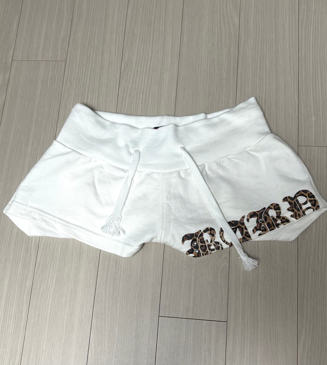 베이비메탈클럽 레오파드 로고 쇼츠 반바지 상품이미지2