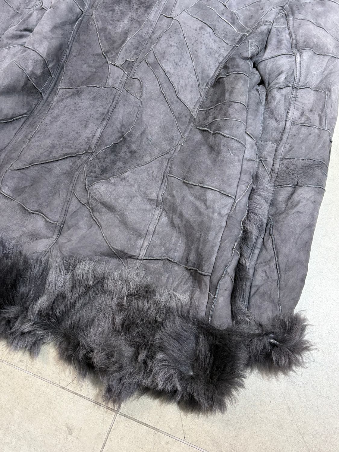 Zoee 갸루 차콜 퍼 무스탕 떡볶이 코트 상품이미지9